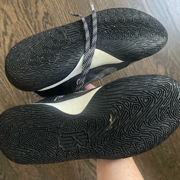 Nike boys basketball shoes Kyrie Irving - Picture 5 of 6